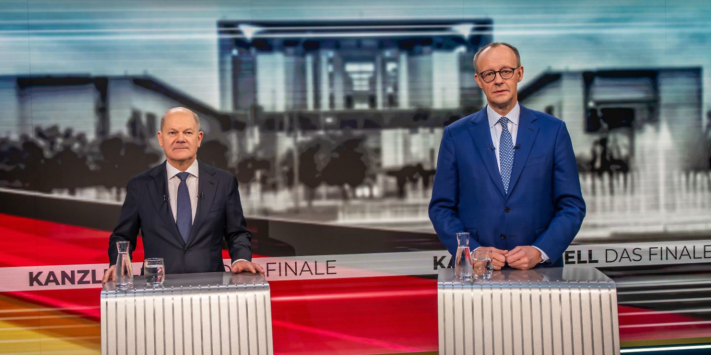 In-einem-Flieger-und-Boot-Scholz-und-Merz-beim-TV-Duell