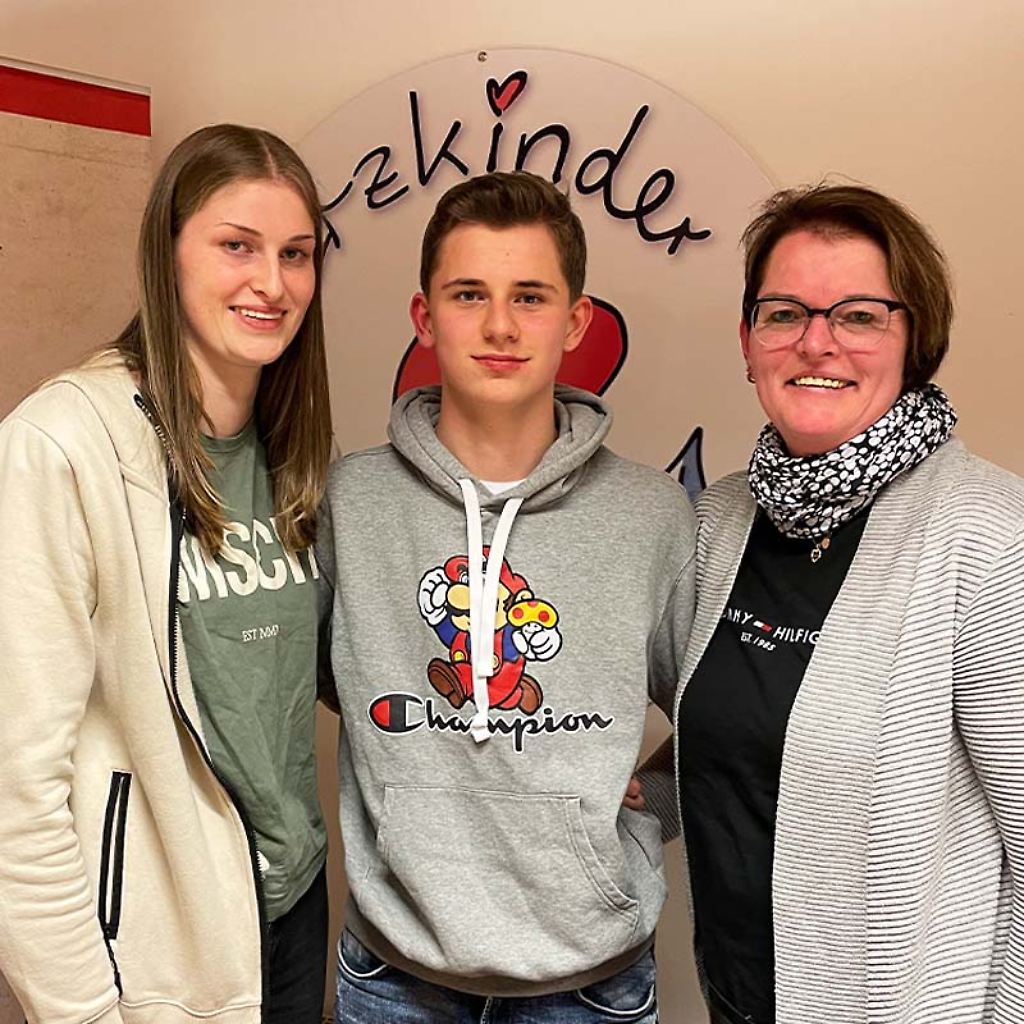 Herzkind Torben mit seiner Schwester Talina und Mama Linda. (Foto: Antenne Niedersachsen)