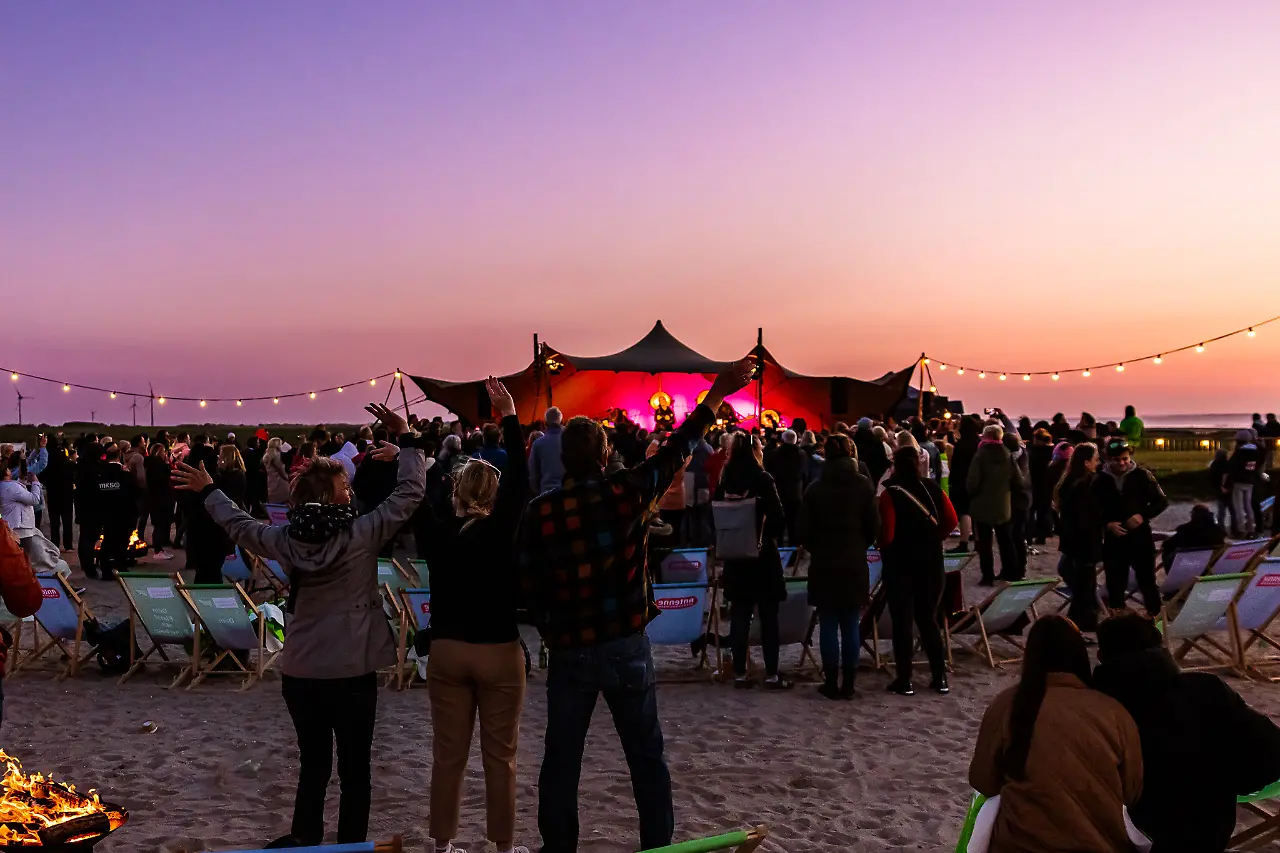 Abenddaemmerung_beim_Antenne_Niedersachsen_Strandkonzert.jpg