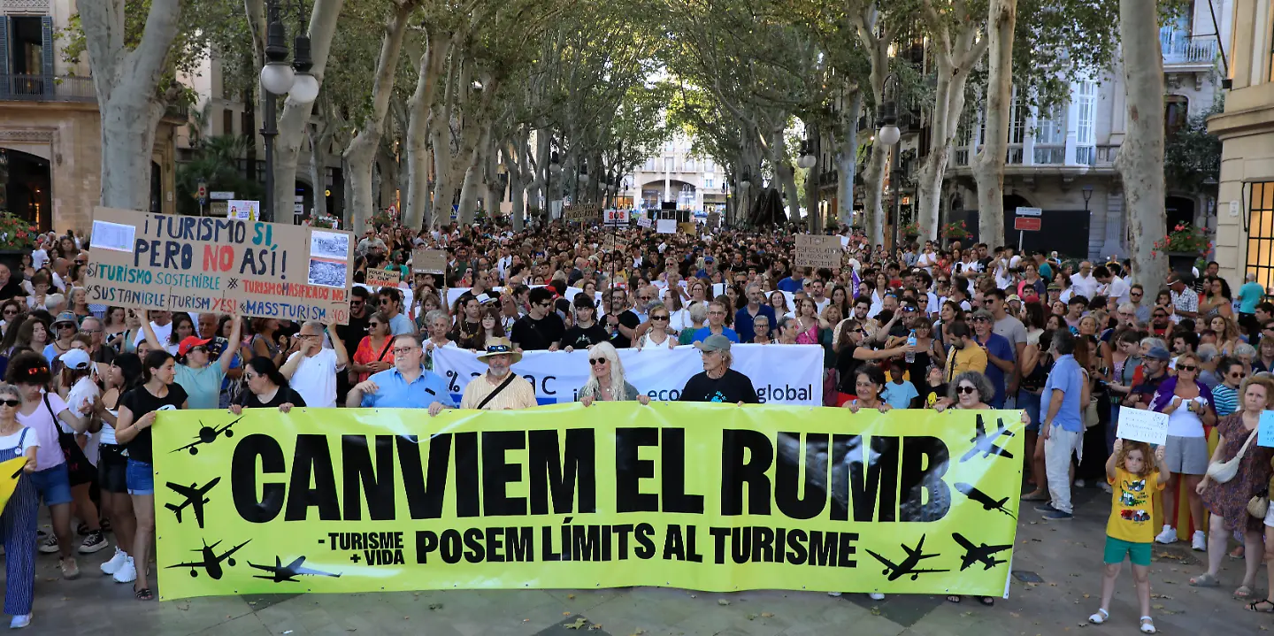 Demo_gegen_Massentourismus_auf_Mallorca.jpg